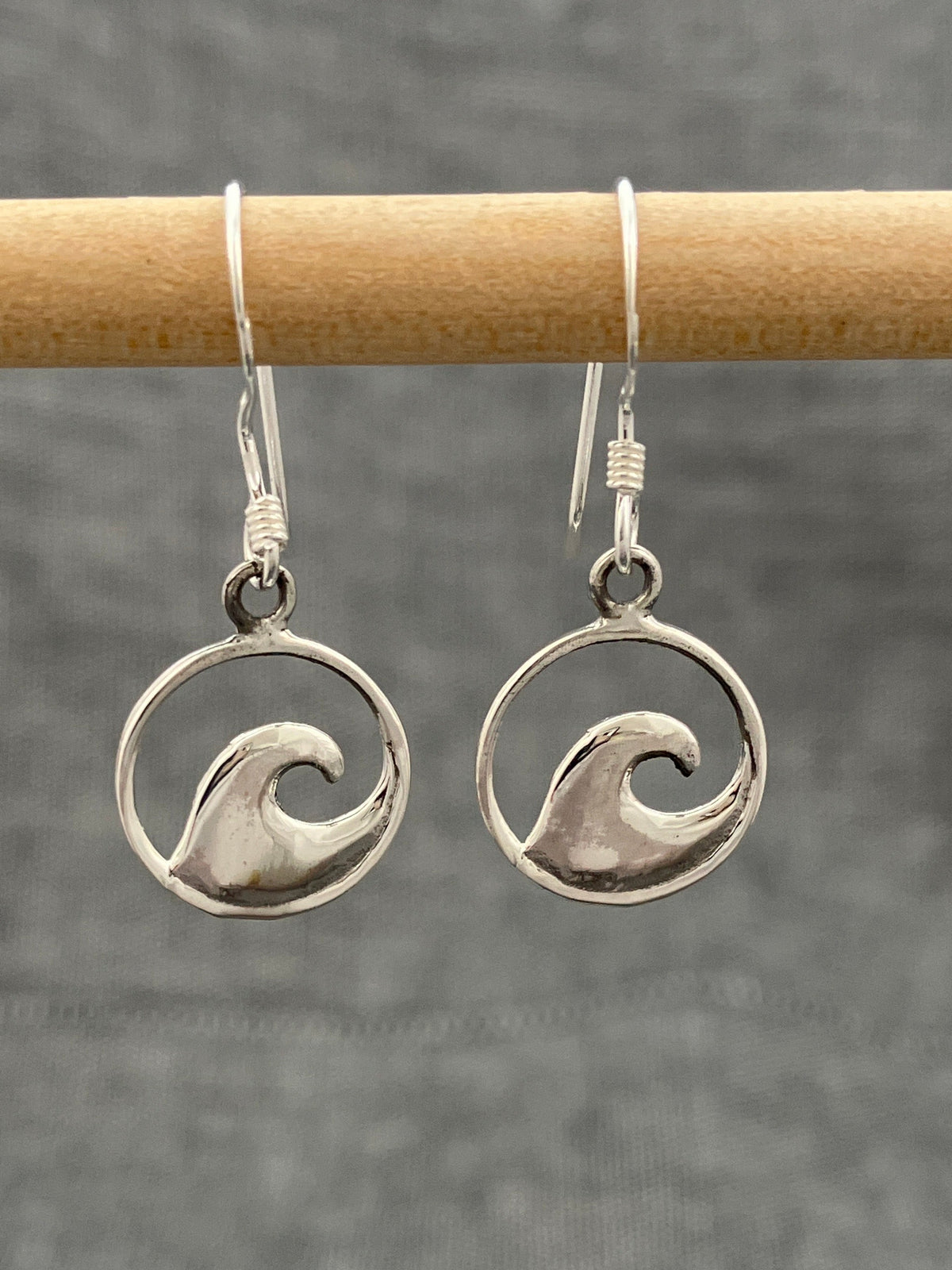 Wave In Circle Earrings