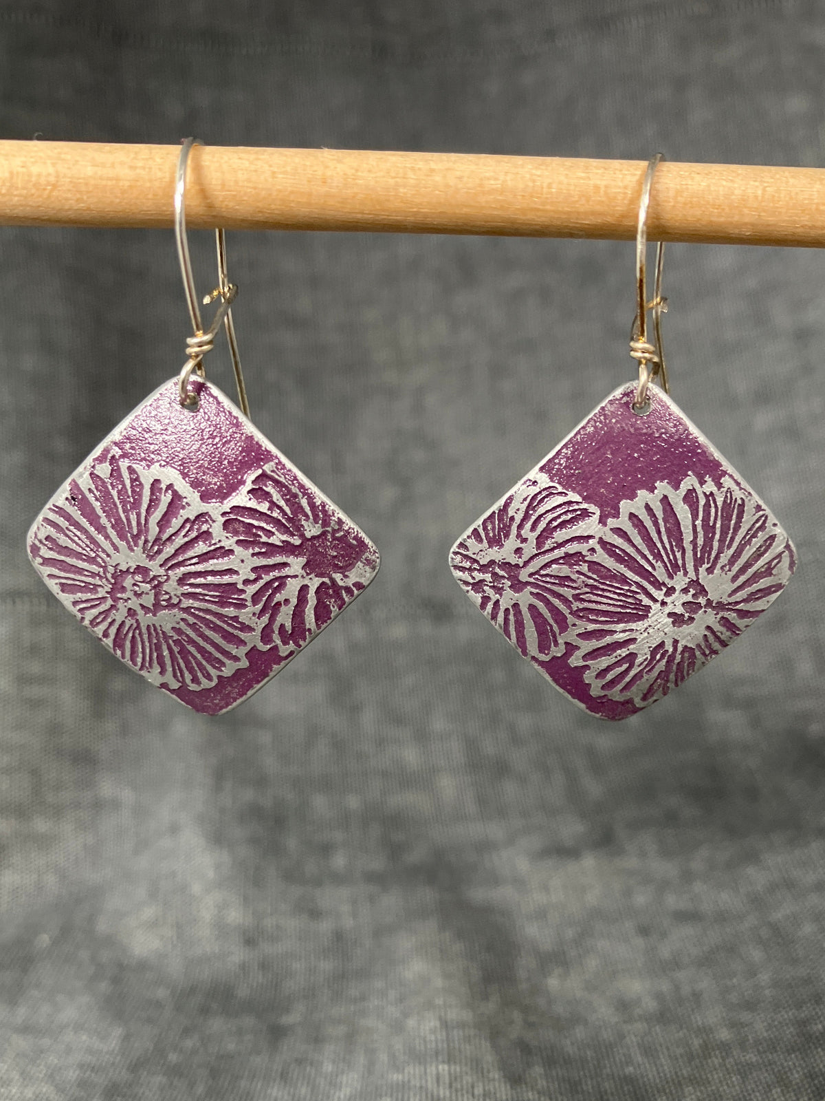 Daisy Magenta Square Earrings