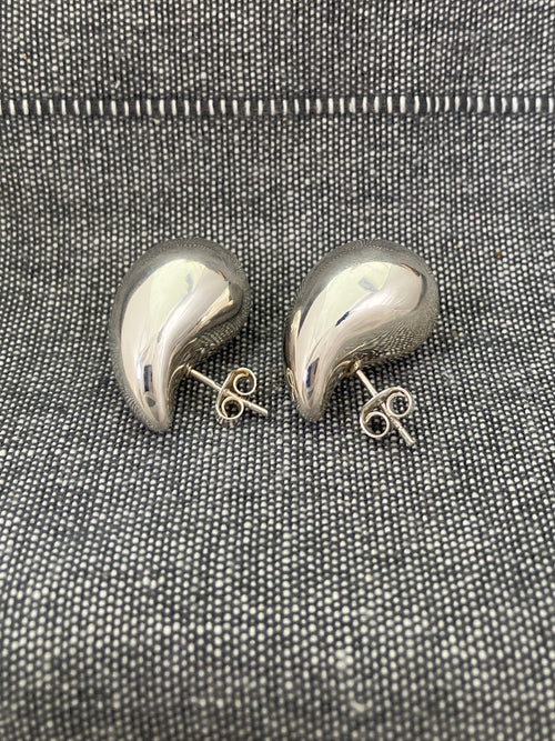 Bulbous Curved Studs