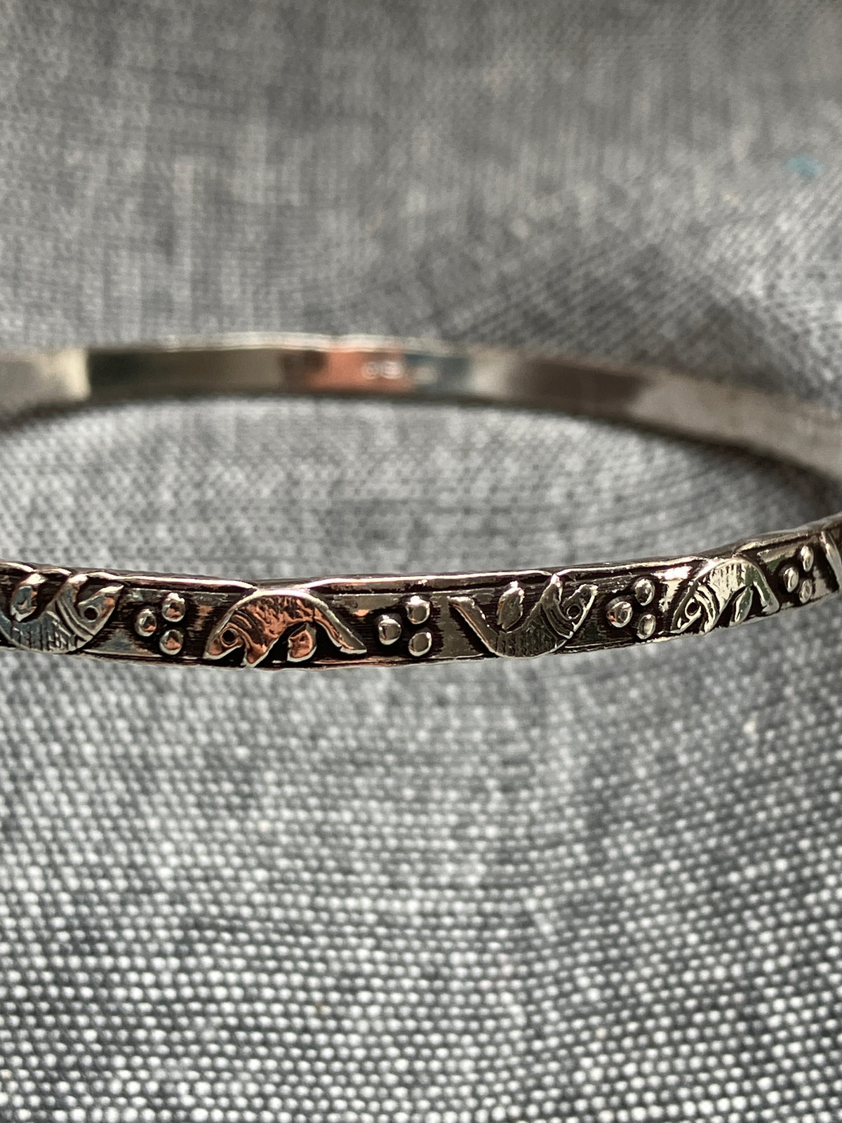Narrow Fish Patterned Bangle