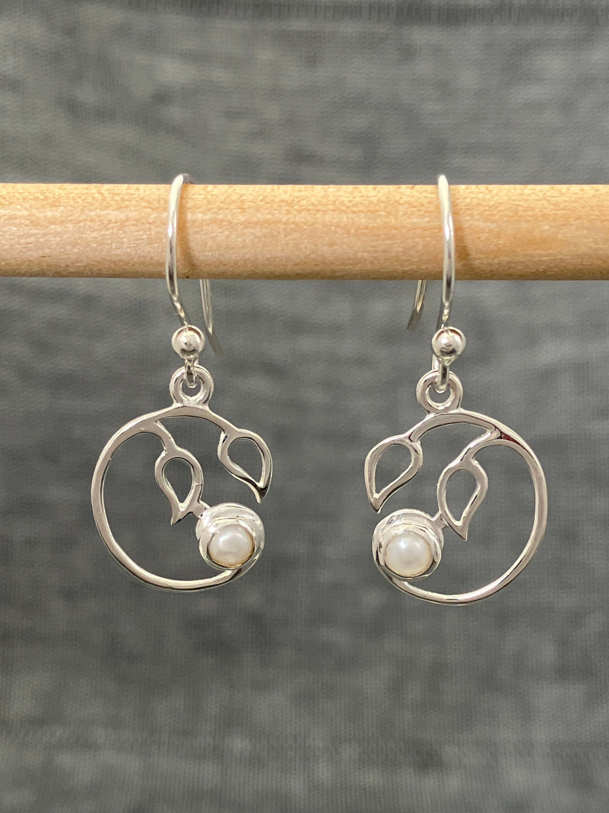 Pearl Curly Leaf Earrings