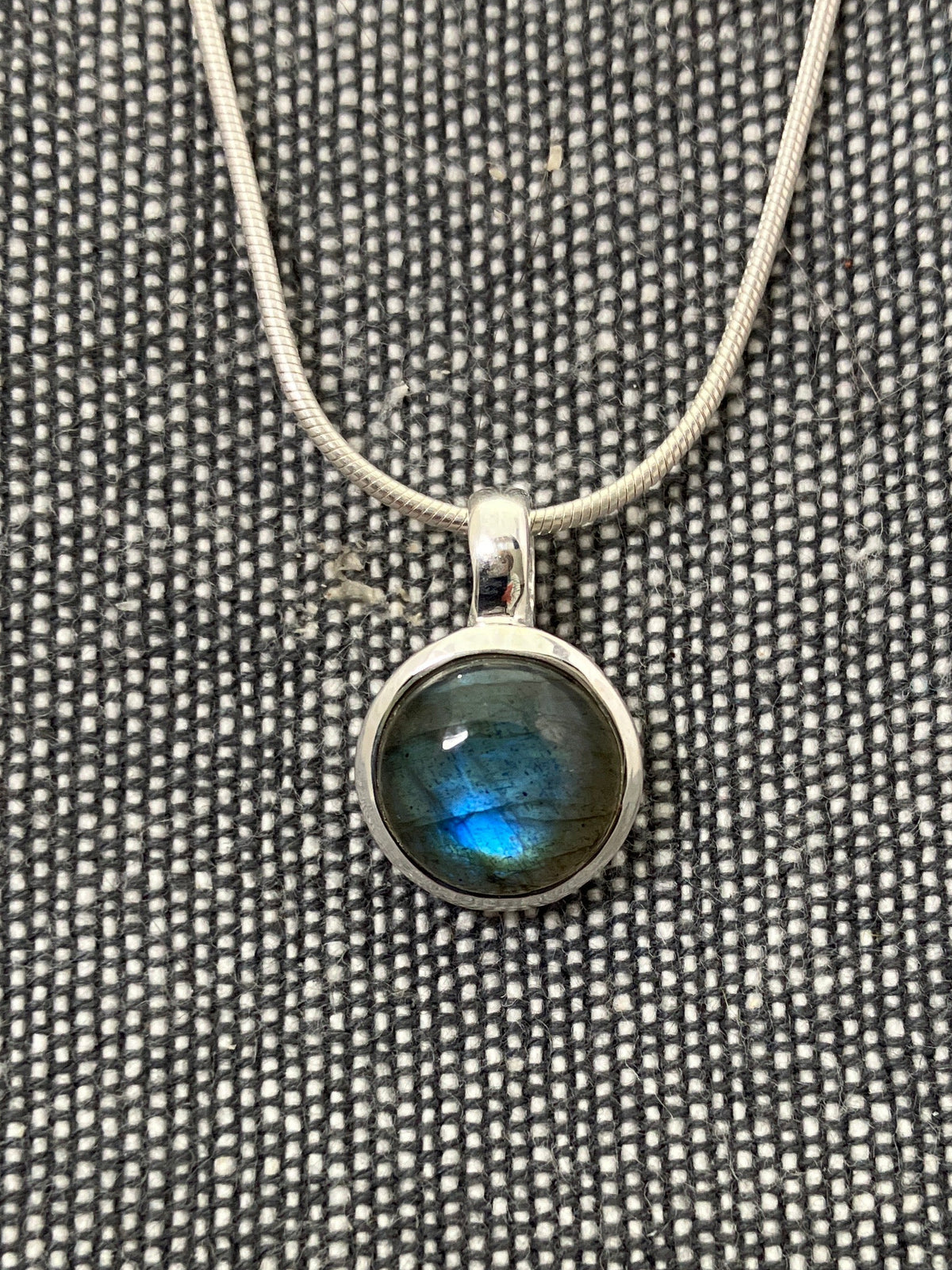 Labradorite Simple Round Pendant