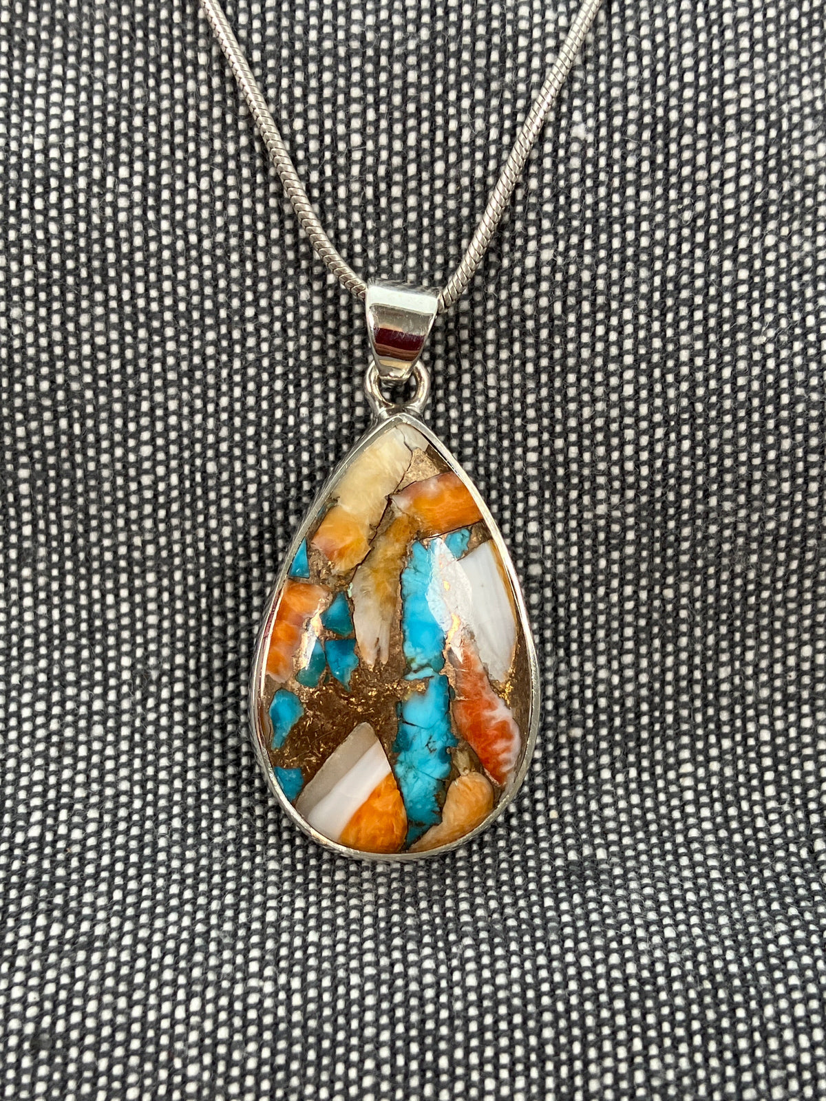 Oyster Mohave Medium Pear Pendant